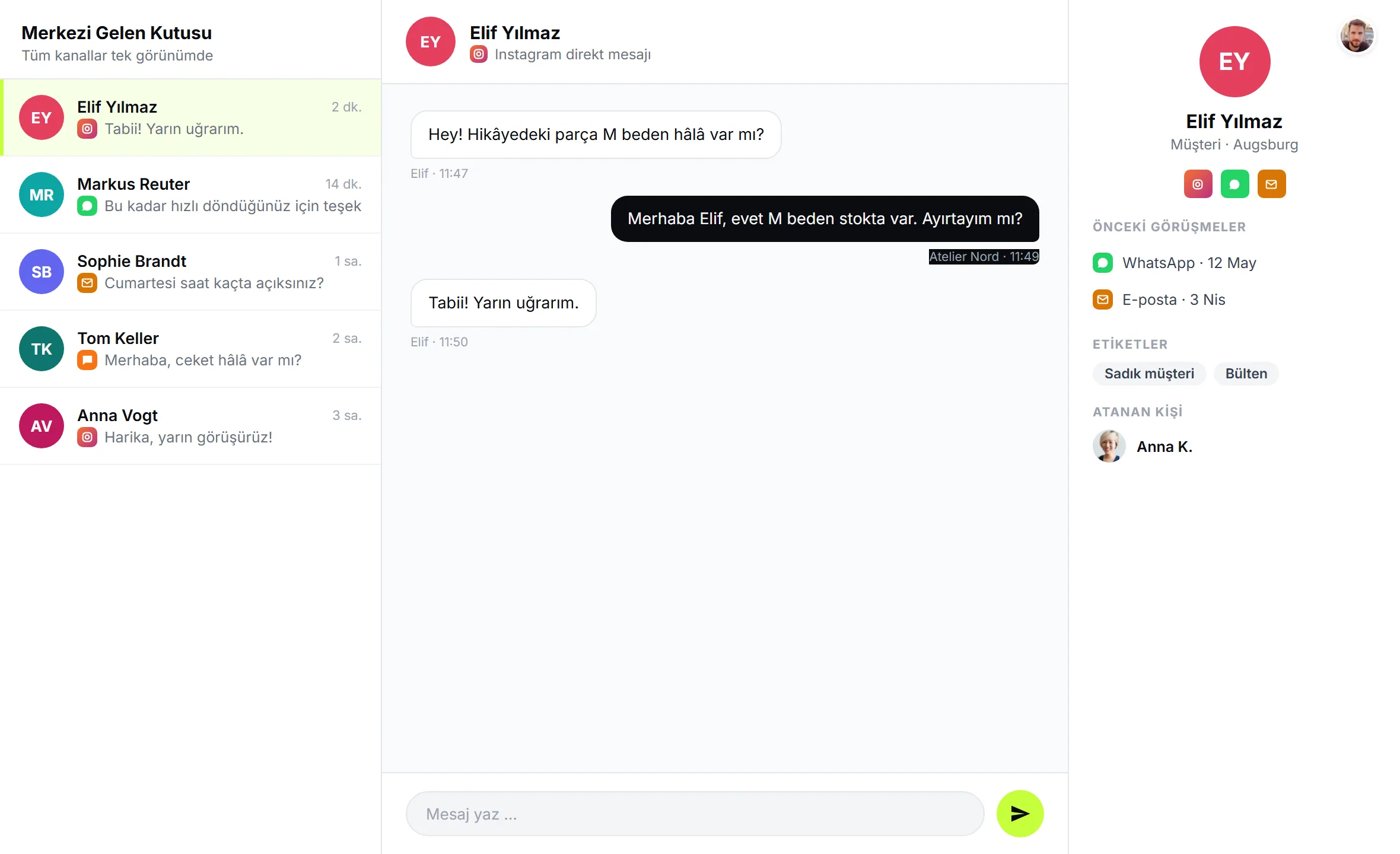SendSeven masaüstü gelen kutusunda WhatsApp ve e-posta kayıtlarının yanında Instagram görüşmesi, kanal rozetleri görünür, ekip gelen kutusu görünümü