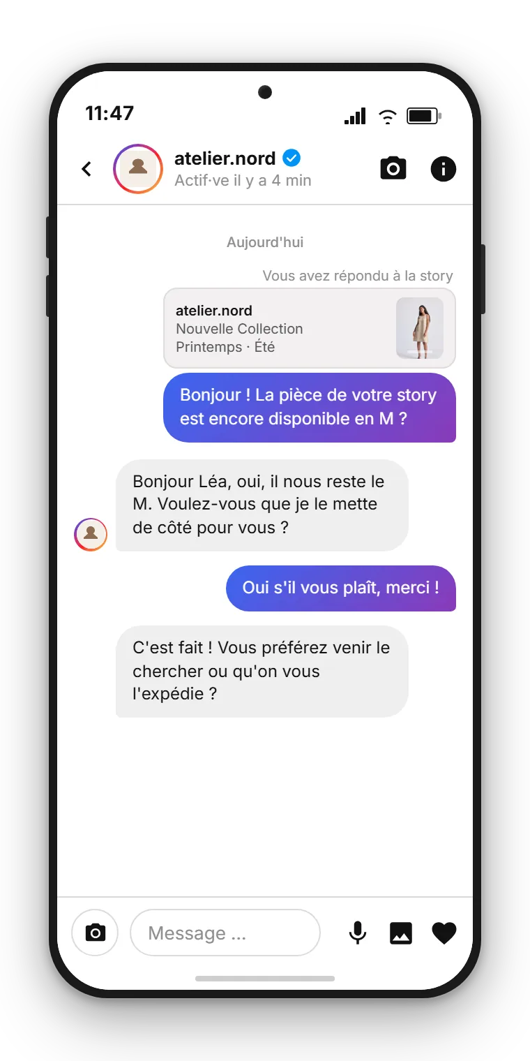 DM Instagram dans la boîte de réception SendSeven : une marque fictive répond à une question client après une réponse à une story, en français