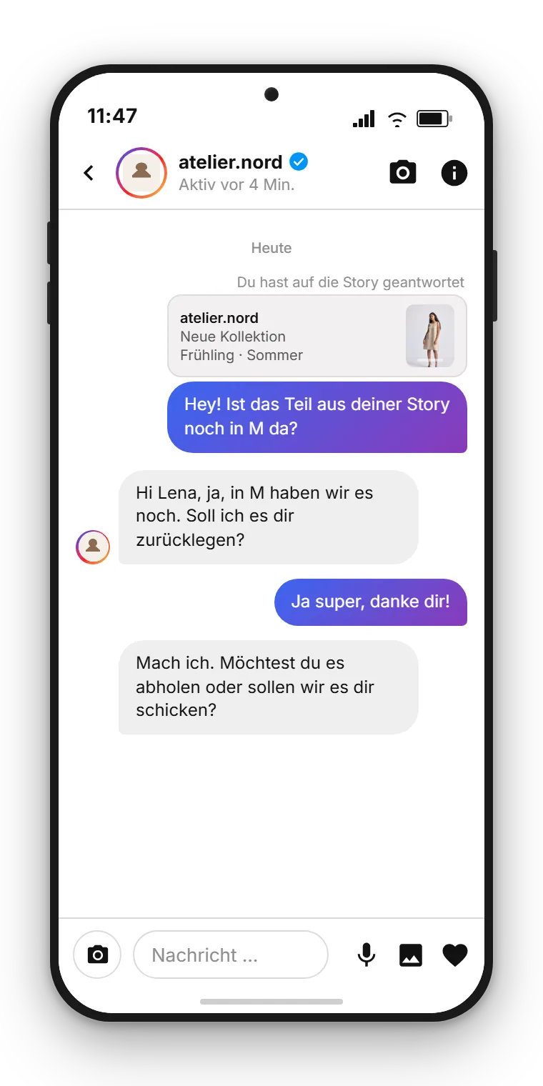 Instagram-DM im SendSeven Posteingang: eine fiktive Marke beantwortet eine Kundenfrage nach einer Story-Antwort auf Deutsch