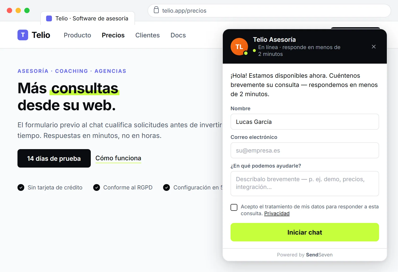 SendSeven Live Chat con formulario de captación de leads previo en un sitio web B2B: campos para nombre, empresa y correo profesional antes de iniciar el chat