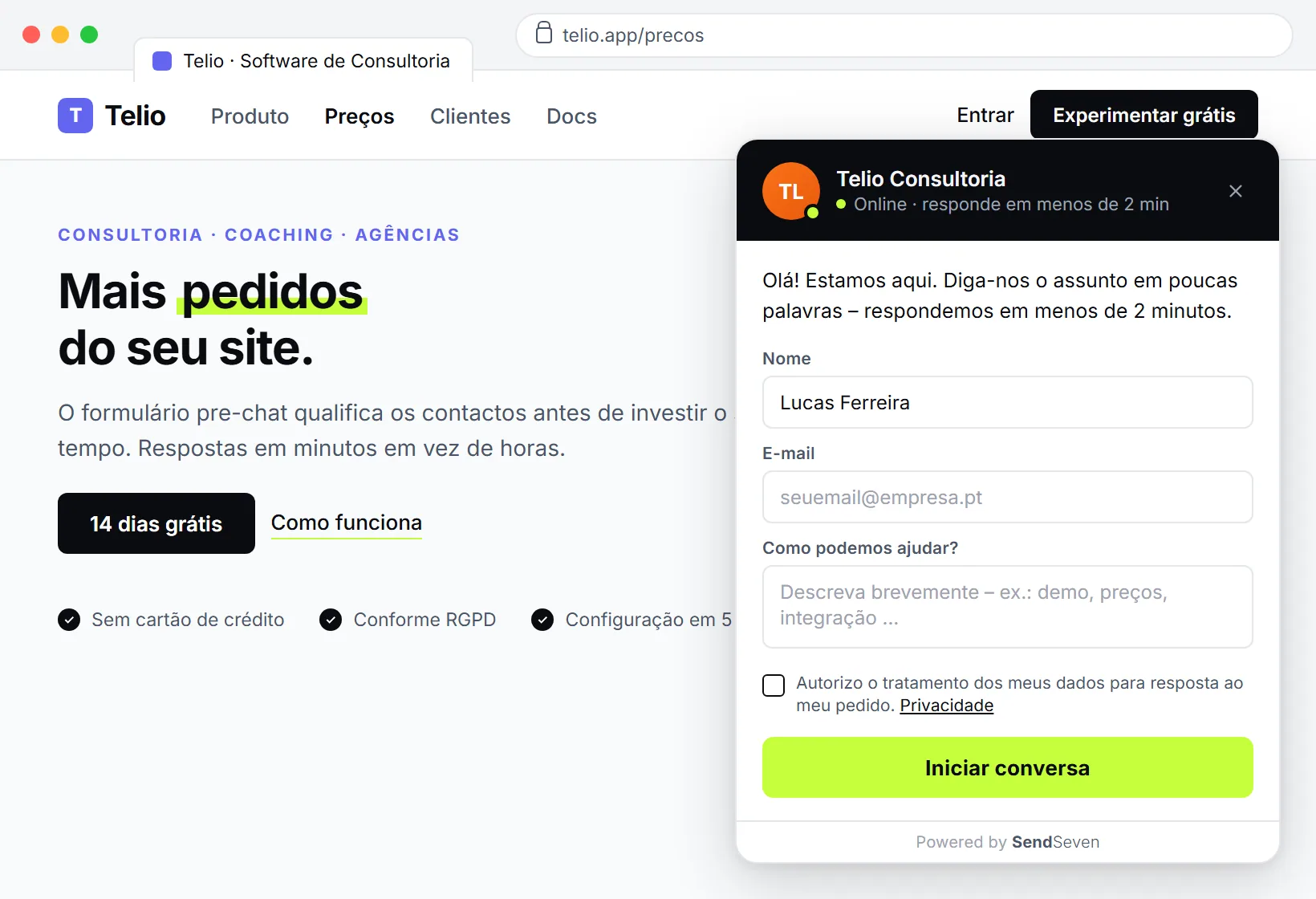 SendSeven Live Chat com formulário prévio de captura de leads num website B2B: campos para nome, empresa e endereço de e-mail profissional antes de iniciar o chat