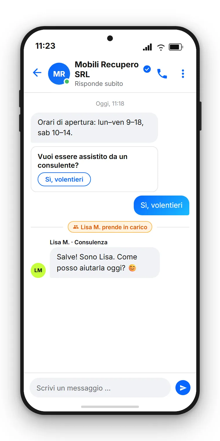 Facebook Messenger nella casella di posta SendSeven: l'assistente AI risponde a una domanda sugli orari di apertura, poi segue il passaggio a un operatore per la consulenza personalizzata