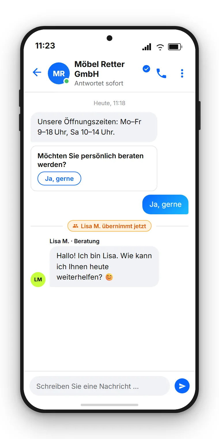 Facebook Messenger im SendSeven Posteingang: der KI-Assistent beantwortet eine Frage nach den Öffnungszeiten, danach folgt die Übergabe an einen Mitarbeiter für die individuelle Beratung