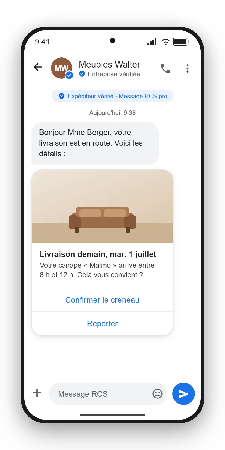 RCS Business Messaging dans Google Messages : un expéditeur vérifié avec logo et coche envoie une Rich Card avec photo de produit et boutons de réponse. Exemple illustratif, créé avec SendSeven