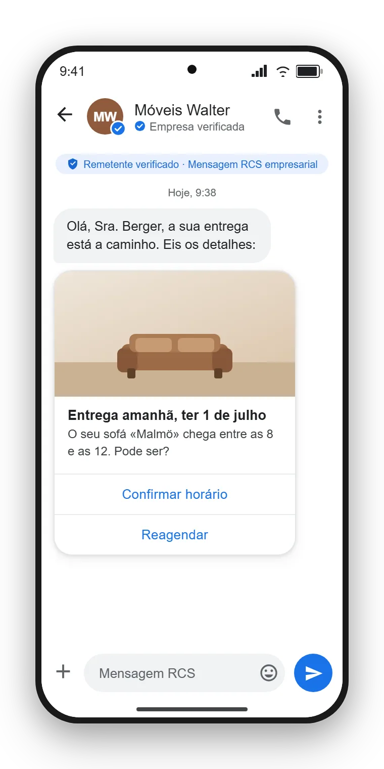 RCS Business Messaging no Google Messages: um remetente verificado com logótipo e visto envia um Rich Card com foto de produto e botões de resposta. Exemplo ilustrativo, criado com a SendSeven