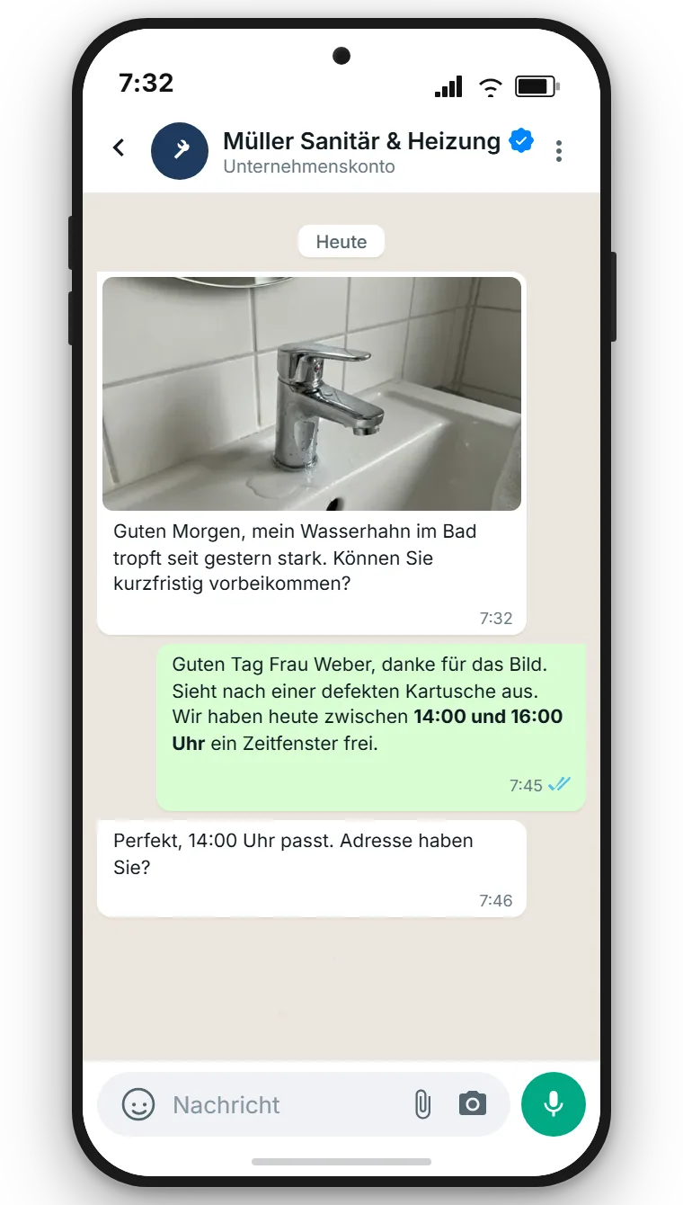 Kundin schickt Foto eines defekten Wasserhahns per WhatsApp an Sanitärbetrieb